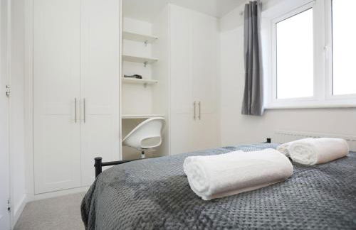 Homington House By N And N Stays, Perfect for Contractors and Workers, Private off road Parking for 2 vehicles, Fast Wifi - Foto 31