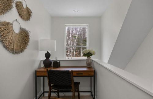 Lakefront Retreat, Mins to Dtown, Firepit, Hot Tub, Pet friendly! - Foto 25