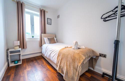 Modern Spacious 4 Bed Hayes Home with Free Parking - Foto 14