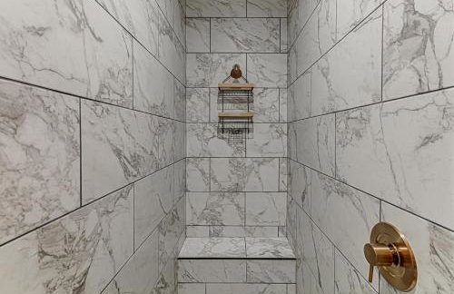 6BD Retreat for 14 with Fire Pit Patio & Lake Access - Foto 22