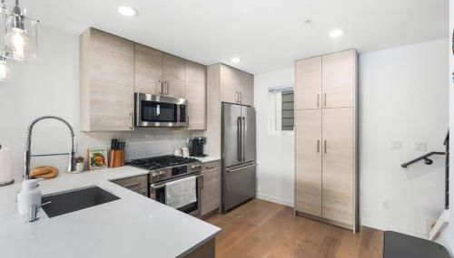 NEW! Central Ballard 3BR Townhome Fits 8 Free Parking AC Family Friendly - Foto 2