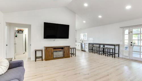 Pool, Basketball and BBQ! Glendale Group Getaway - Foto 3