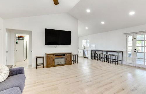 Pool, Basketball and BBQ! Glendale Group Getaway - Foto 3