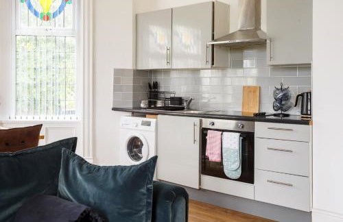 Beech Suite - Private Location with 85 inch Cinema TV & Parking - Foto 9