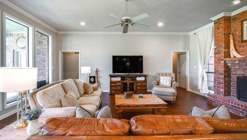 ~ 3 Mi to Dtwn: Aubrey Vacation Rental w/ Patio! - Foto 5