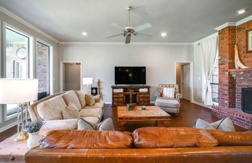 about 3 Mi to Dtwn Aubrey Vacation Rental with Patio! - Foto 5