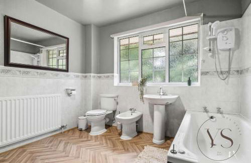 Spacious 6BR Villa in 32 Le More Birmingham with 7 Beds and Free Onsite Parking - Foto 11