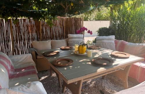 VILLA au calme avec VUE MAGNIFIQUE -entièrement climatisée - piscine - Photo 11