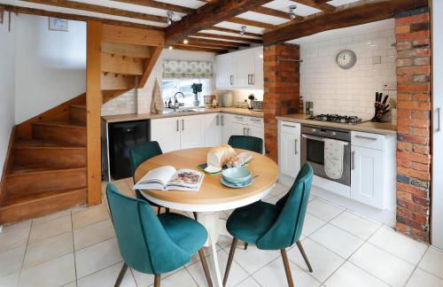 Romantic Cotswold Cottage- dog friendly and village location - Photo 4