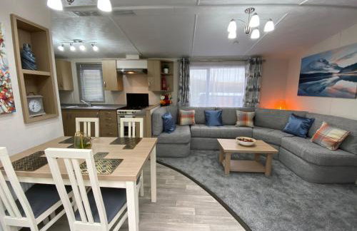 Boggy Creek - lodge with hot tub - Photo 4