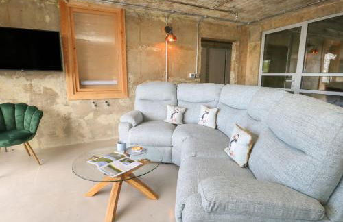 The Transmitter Bunker - Photo 7