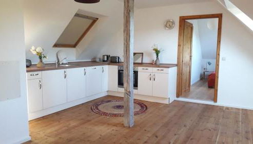 Zentrumsnahe Dachwohnung in grüner Oase - Foto 4