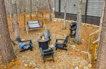 River Cabin - Fire Pit, Kayaks, Games, Dog Park - Foto 27