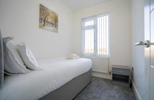 Newly Refurbished Modern 4 Bed Detached House ! - Foto 10