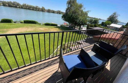 Edgewater Paradise HotTub Private Dock & Game Room - Foto 10