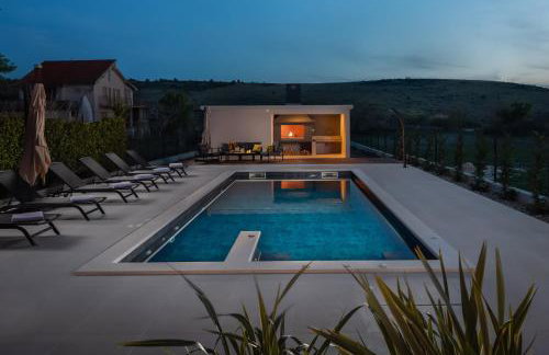 Villa Sunset Bay - amazing view and large heated pool - Foto 5