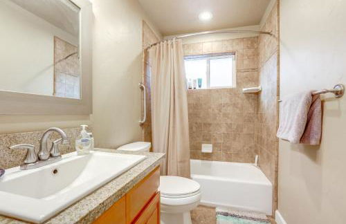 4 Mi to Dtwn Grass Valley Forest Oasis with Hot Tub - Foto 14