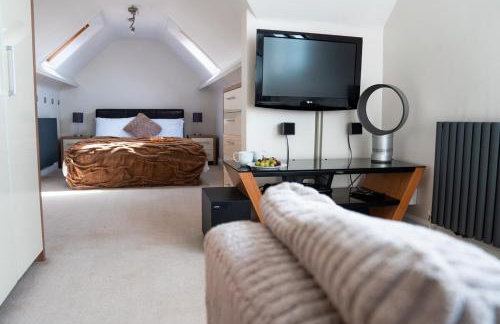 Dog-Friendly Country Home, Woodburner, Private Fields & Hot Tub! - Photo 28