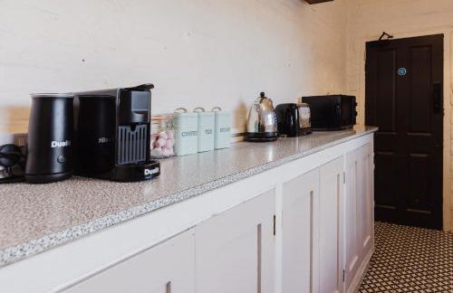 Grace's Guesthouse The Suite Room 6 - Photo 11