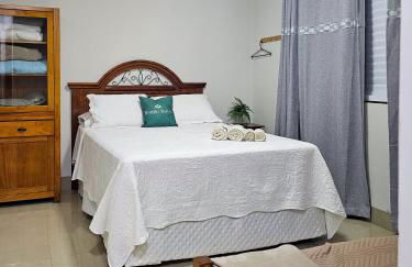 Casa ampla e confortável. Piscina e churrasqueira. - Foto 19