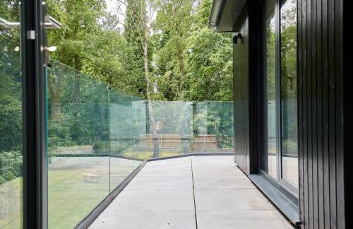 Arden House - Luxury Home with Hot Tub - Games Room - Fire Pit - Photo 26