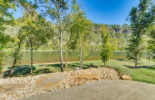 TroutFest Riverfront Norfork Home, Great Fishing - Foto 28