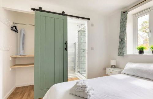 Salisbury 1BDR Apartment, Sleeps 4 - Contractor, Professionals, Family Friendly - Photo 14