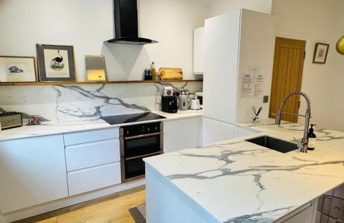 3 Bed Cottage - Sleeps 6 - Pets - Parking - Wifi - Foto 35