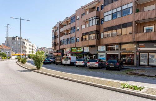 Spacious & Stylish Flat with Garage by HostWise - Foto 40