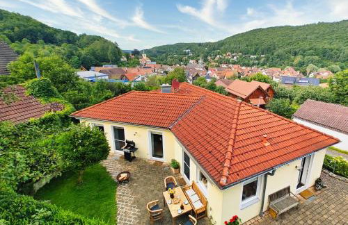 Casa-Philipp, mediterrane, lichtdurchflutete, stilvolle Ruhe-Oase, ebenerdig, mit Garten, Terrasse, Grill und Sauna im Naturparadies Fränkische Schweiz - Foto 1