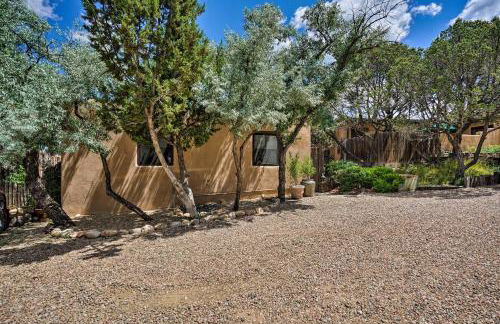 Modern Bungalow with Santa Fe Charm Less Than 2 Mi to Plaza - Foto 32