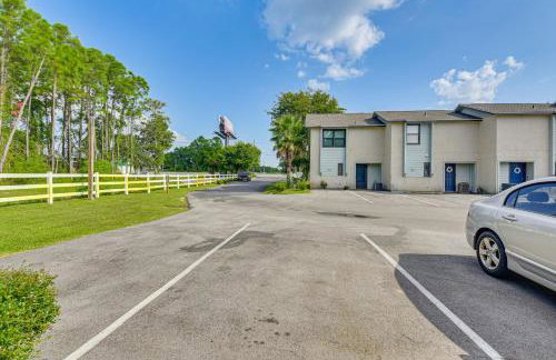 10 Mi to Navarre Beach! Waterfront Rental w/ Pool - Foto 28
