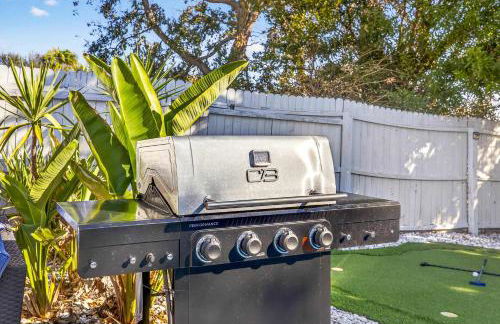 Family Putting Green Oasis BBQ Cornhole Heated Pool - Foto 15