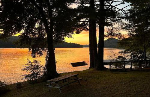 Enchanting Cabin with Breathtaking Sunset and Lake Views in North Carolina - Photo 13