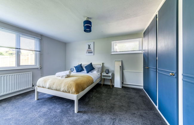 Contemporary 4 Bedroom Detached House With Parking and City Links - Foto 4