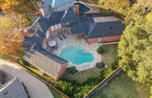 Gorgeous Vacation Home w Private Pool - Photo 60