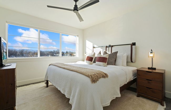 Mountain View Home w/ King Beds & Rooftop Deck - Foto 7