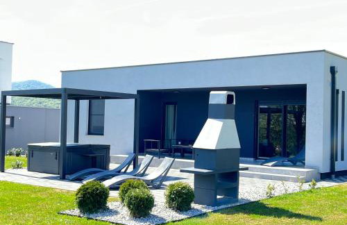 K Relax Place, Varaždinske Toplice, modern home with Sauna, Jacuzzi, WIFI - Foto 1