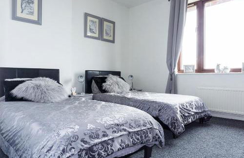 Silver Tides House - Photo 2