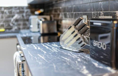 Lux Style Homes -1 BED APARTMENT close to City Centre - Free WIFI - Free Parking - Smart TV - Full Kitchen - Self Check In - Foto 47