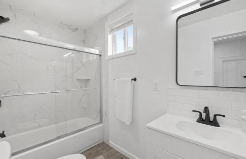 Bloomfield, Shadyside !2 Modern and Spacious Two Bedroom Apt with Free Parking - Foto 14