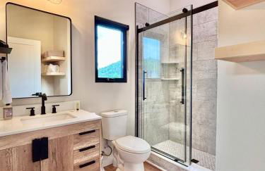 Three Suns Full Rental | 8 Cabins | Views | River - Foto 53