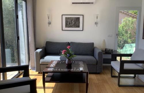 LA TERRASSE DES LAURIERS SUR L'ÎLE DU LEVANT - Foto 14