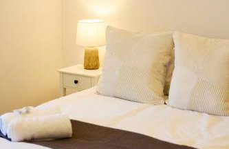 Aura - Elegant Retreat in Prime Leeds Location! - Foto 63