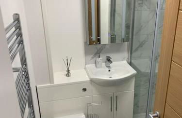 Newly built 2 bed flat in the heart of Leek - Photo 7