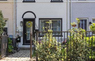 Charming 2BR Townhouse with Patio & Parking in DC - Foto 25