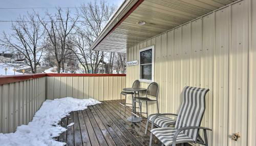 Pet-Friendly Retreat with Deck Steps to Marina! - Foto 2