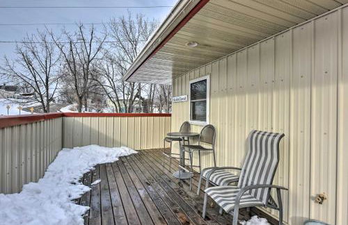 Pet-Friendly Retreat with Deck Steps to Marina! - Foto 2