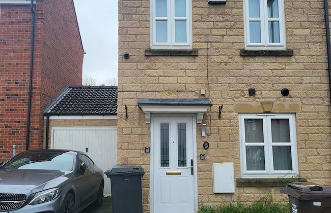 Large Modern House with Parking - Photo 80