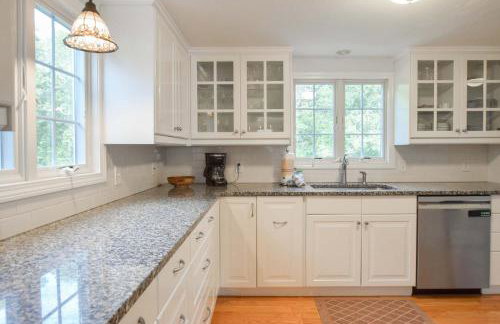 Dogs welcome huge yard right next to Rail Trail - Foto 5